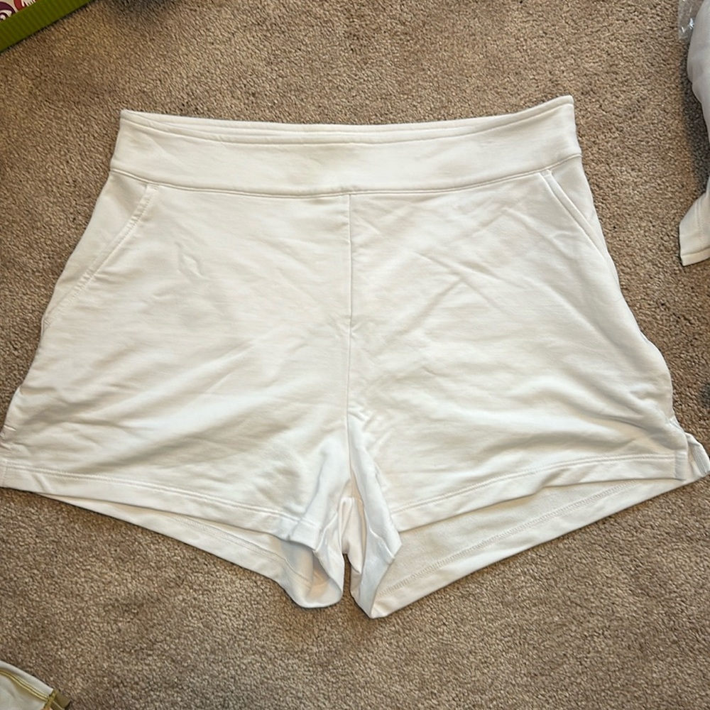 travis mathew women’s shorts